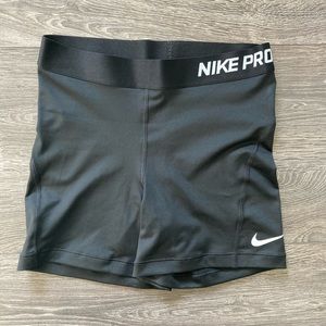 Nike Pro Women’s Shorts 5” size M